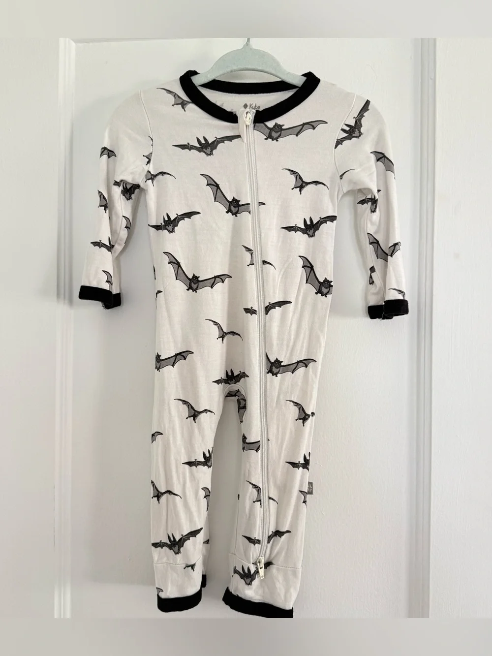 Kyte Baby Bamboo Romper Zip Bats Print on White Size 3-6m Halloween Fall
